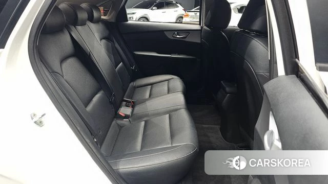 Kia The New K3 2nd generation 2022 Белый из Кореи, фото 2