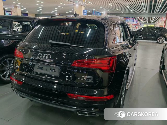 Audi Q5L 2021 Черный из Китая, фото 2