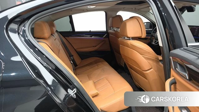 BMW 5 Series (G30) 2022 Черный из Кореи, фото 2