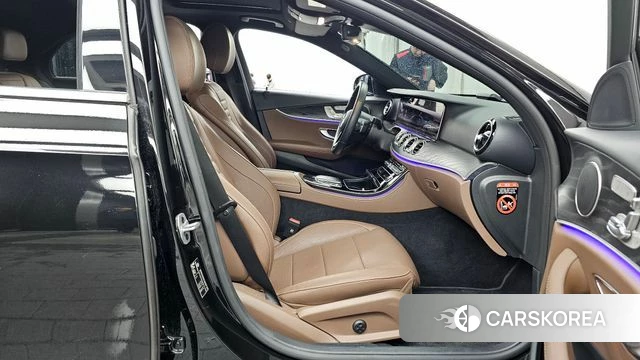 Mercedes-Benz E-Class W213 2023 Черный из Кореи, фото 2