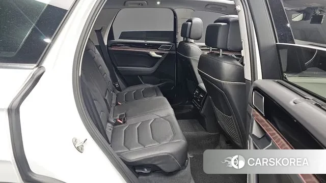 Volkswagen Touareg 3rd generation 2024 Белый из Кореи, фото 2