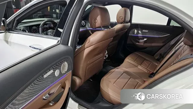 Mercedes-Benz E-Class W213 2022 Белый из Кореи, фото 2