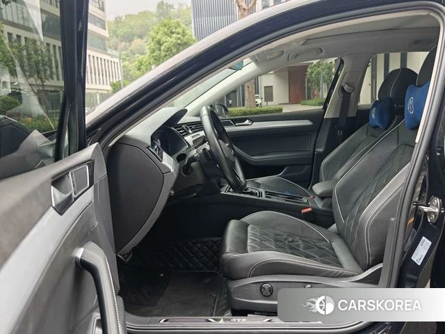Volkswagen Magotan PHEV 2023 Черный из Китая, фото 2