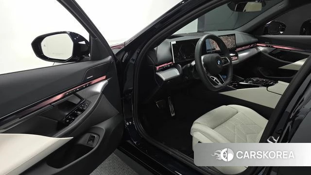BMW 5 Series (G60) 2026 Черный из Кореи, фото 2