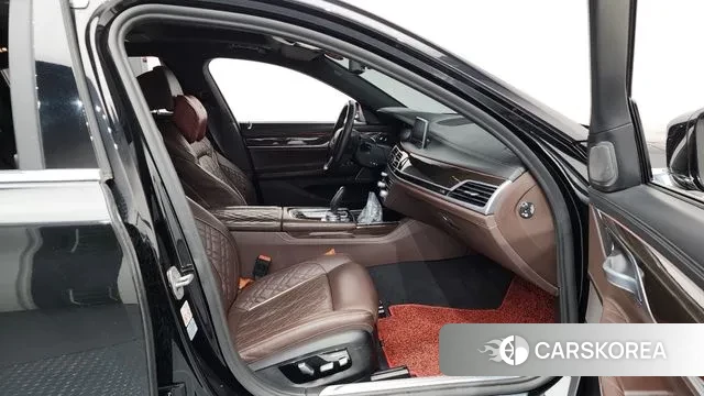 BMW 7 Series (G11) 2021 Черный из Кореи, фото 2