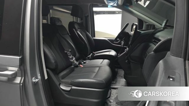 Hyundai Staria 2024 Серебристо-серый из Кореи, фото 2