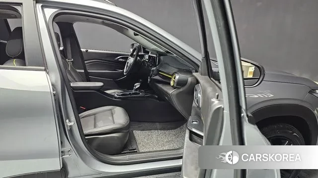 Chevrolet (GM Daewoo) Trax Crossover 2024 Серебристо-серый из Кореи, фото 2