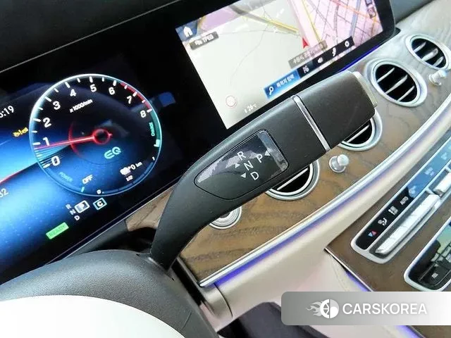 Mercedes-Benz E-Class W213 2023 Белый из Кореи, фото 2