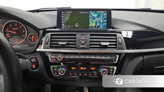 BMW 3 Series (F30) 2018 Белый из Кореи, фото 2