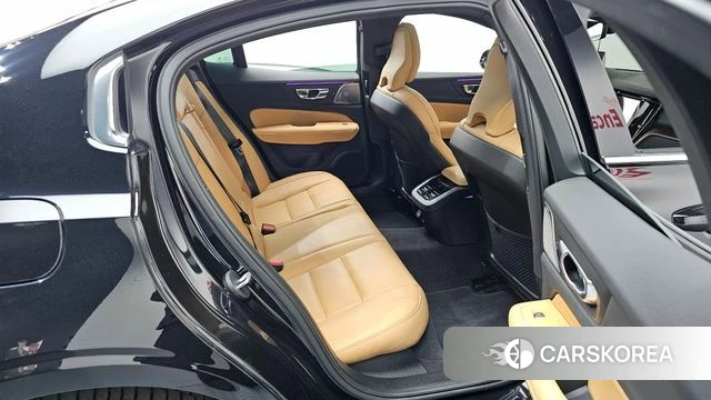 Volvo S60 3rd generation 2023 Черный из Кореи, фото 2