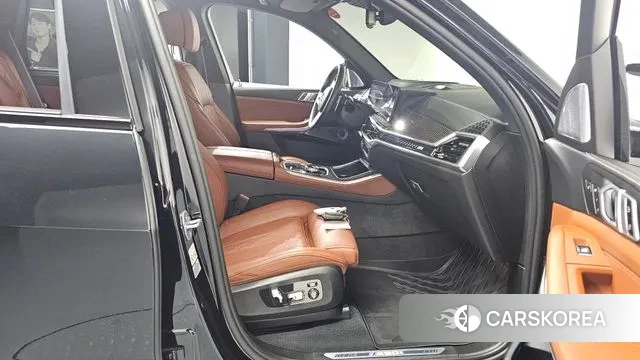 BMW X5 (G05) 2024 Черный из Кореи, фото 2