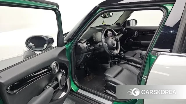 Mini Cooper 2022 Серебряный из Кореи, фото 2