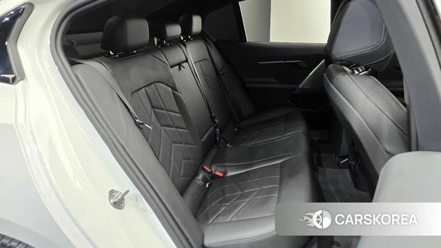 BMW 5 Series (G60) 2023 Белый из Кореи, фото 2