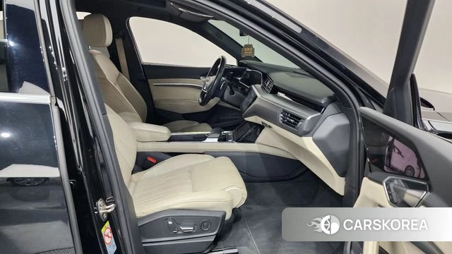 Audi e-Tron 2020 Черный из Кореи, фото 2