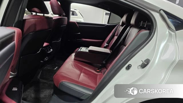 Lexus ES300h 7th generation 2025 Белый из Кореи, фото 2