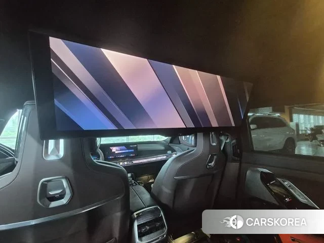 BMW 7 Series (G70) 2023 Черный двухцветный из Кореи, фото 2