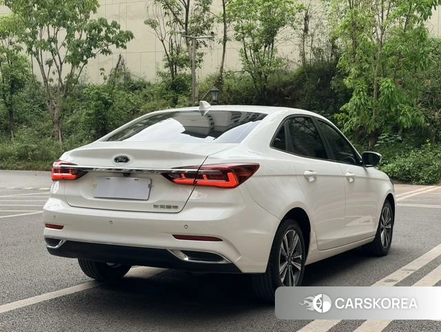 Ford Forrest 2022 Белый из Китая, фото 2