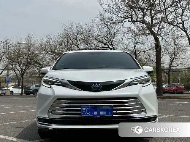 Toyota Saina 2022 Белый из Китая, фото 2
