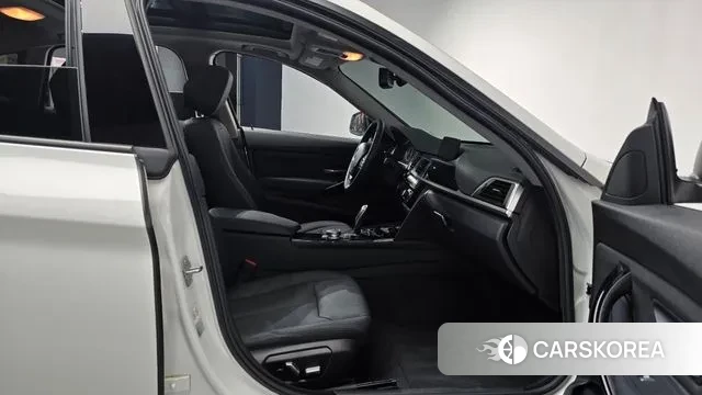 BMW 3 Series GT (F34) 2018 Белый из Кореи, фото 2