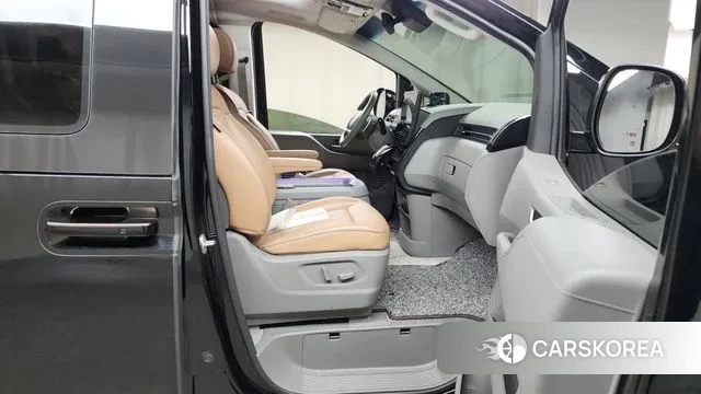 Hyundai Staria 2023 Черный из Кореи, фото 2