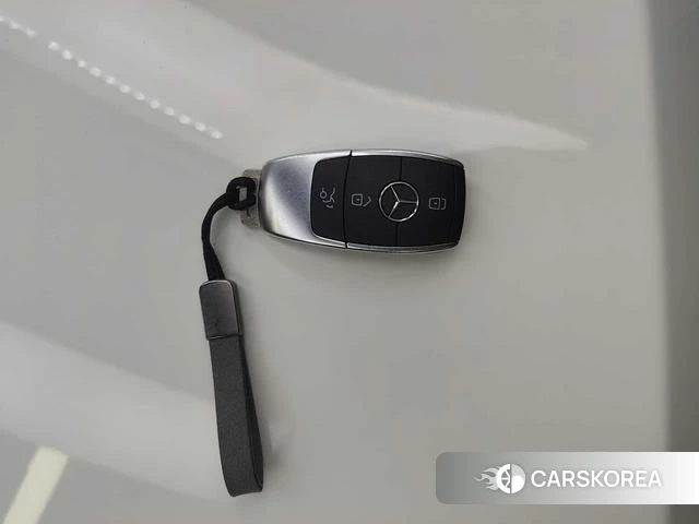 Mercedes-Benz Class A 2023 Белый из Китая, фото 2