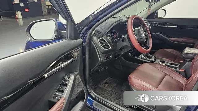 Kia Seltos 2021 Синий из Кореи, фото 2