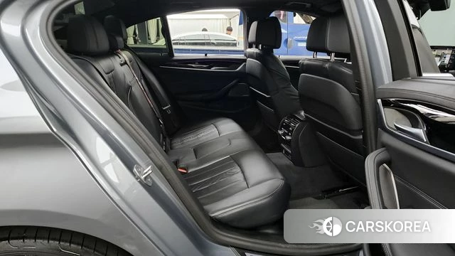 BMW 5 Series (G30) 2023 Серый из Кореи, фото 2