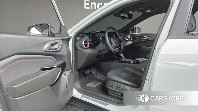 Chevrolet (GM Daewoo) Trax Crossover 2023 Белый из Кореи, фото 2