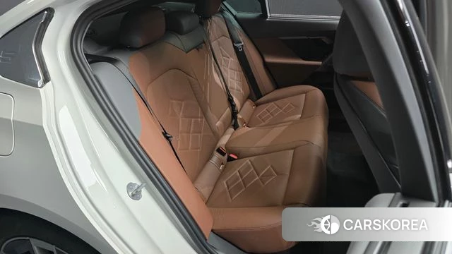 BMW 5 Series (G60) 2024 Белый из Кореи, фото 2