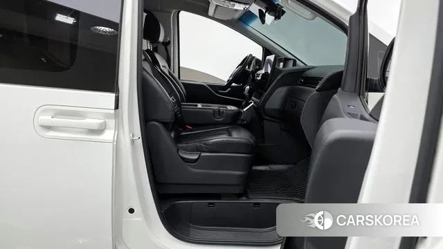 Hyundai Staria 2022 Белый из Кореи, фото 2