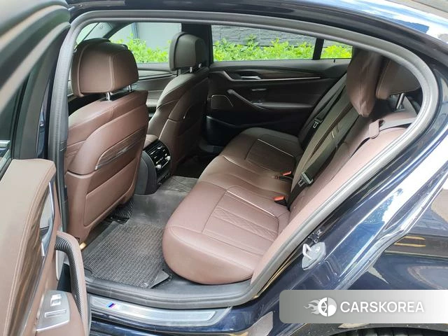 BMW 5 series 2022 Черный из Китая, фото 2