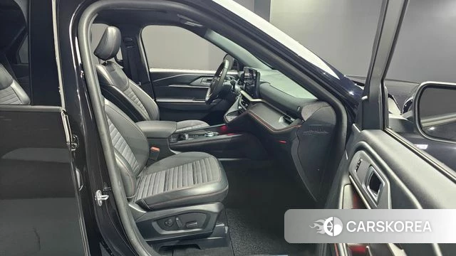 Ford Explorer 6th Generation 2024 Черный из Кореи, фото 2