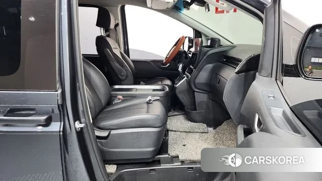 Hyundai Staria 2023 Серый из Кореи, фото 2