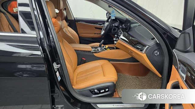 BMW 5 Series (G30) 2020 Черный из Кореи, фото 2