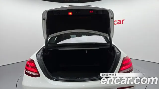 Mercedes-Benz E-Class W213 2018 Белый из Кореи, фото 2