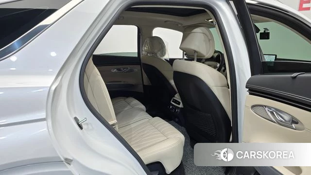 Genesis GV70 2023 Белый из Кореи, фото 2