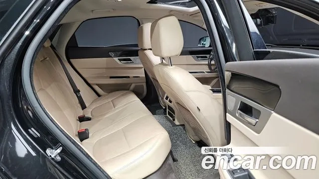 Jaguar XF (X260) 2018 Черный из Кореи, фото 2