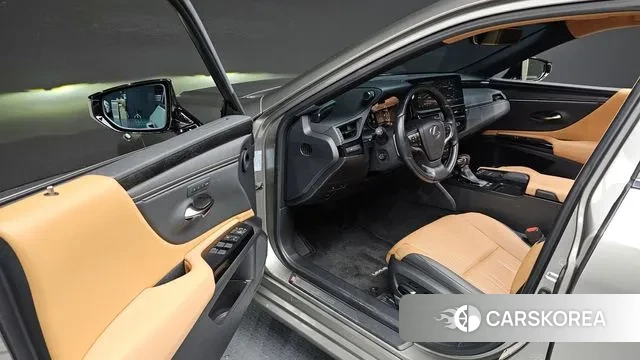 Lexus ES300h 7th generation 2022 Серебристо-серый из Кореи, фото 2