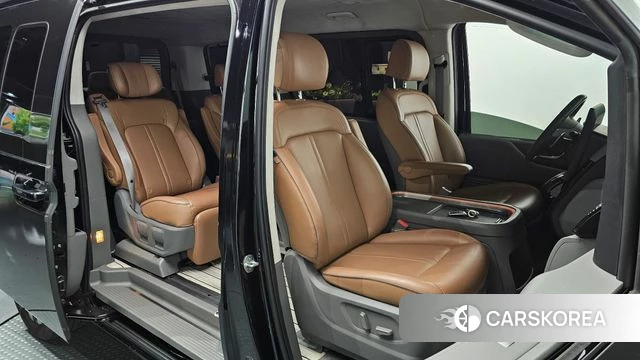 Hyundai Staria 2021 Черный из Кореи, фото 2