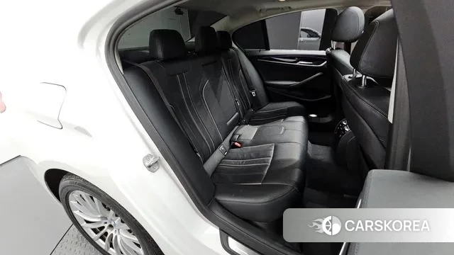 BMW 5 Series (G30) 2019 Белый из Кореи, фото 2