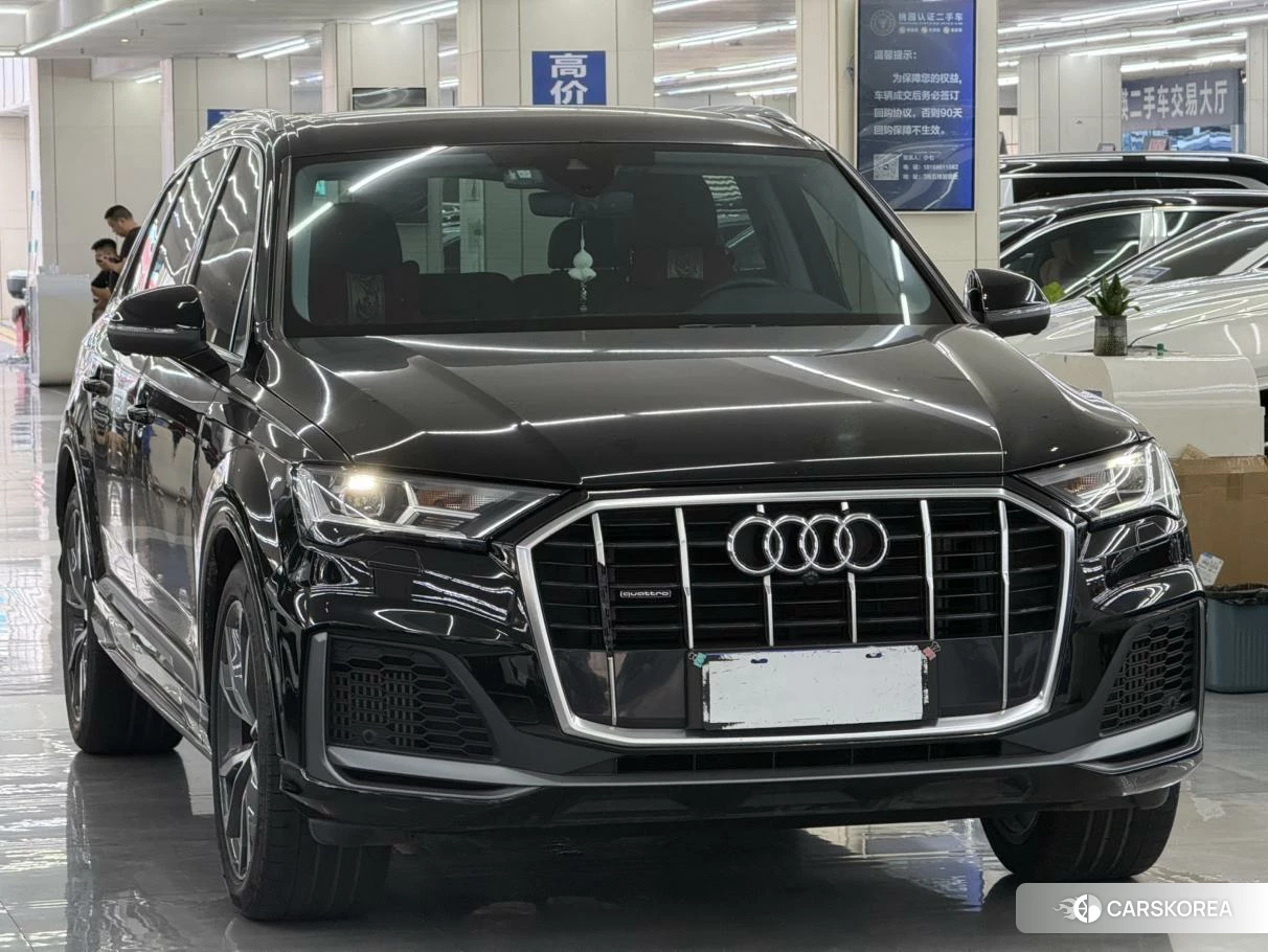 Audi Q7 2021 Черный из Китая, фото 2