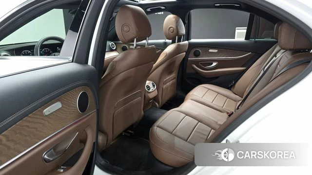 Mercedes-Benz E-Class W213 2023 Белый из Кореи, фото 2