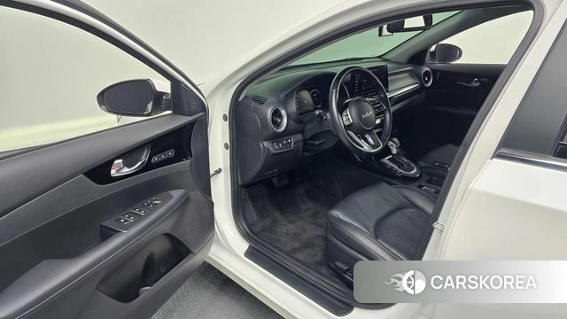 Kia The New K3 2nd generation 2022 Белый из Кореи, фото 2