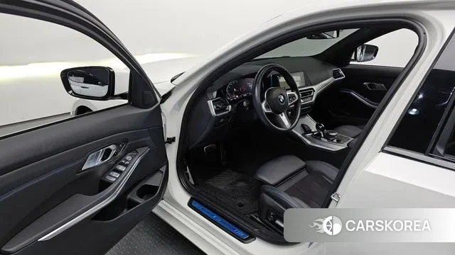 BMW 3 Series (G20) 2022 Белый из Кореи, фото 2