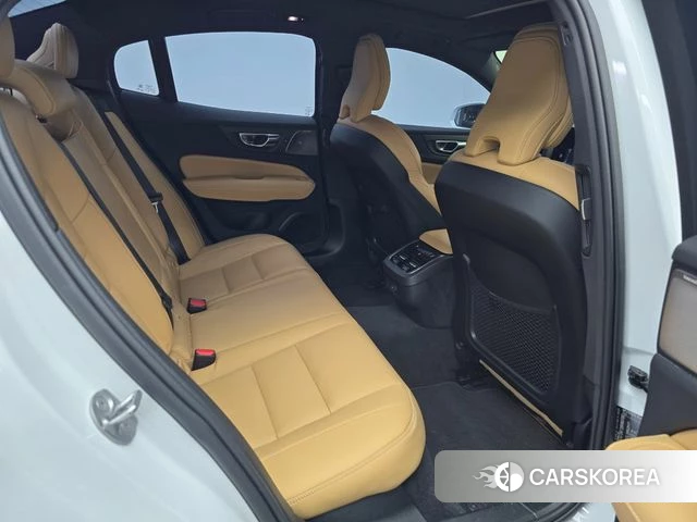 Volvo S60 3rd generation 2023 Белый из Кореи, фото 2