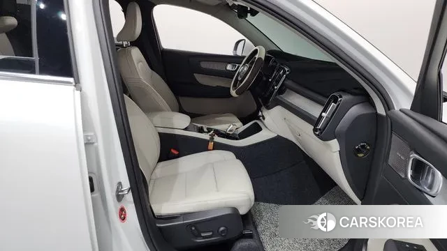 Volvo XC40 2025 Белый из Кореи, фото 2