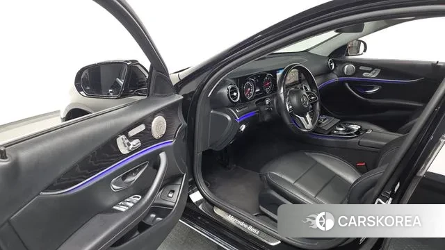 Mercedes-Benz E-Class W213 2019 Черный из Кореи, фото 2