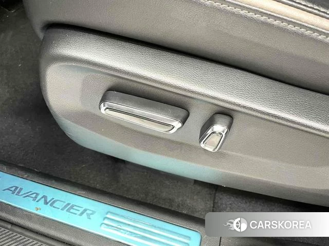 Honda Crown Road 2022 Белый из Китая, фото 2