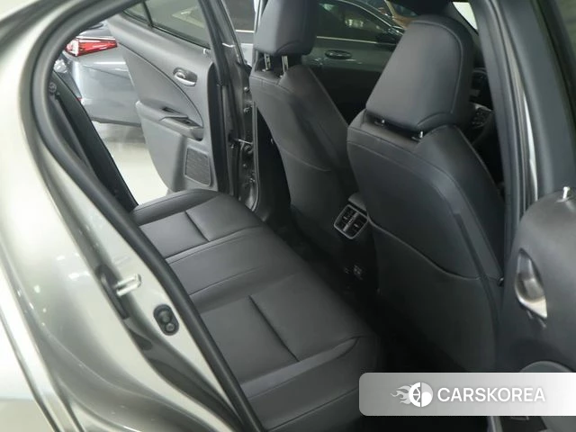 Lexus UX300h 2025 Песочный из Кореи, фото 2