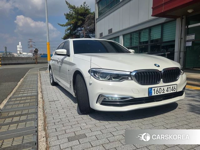 BMW 5 Series (G30) 2018 Белый из Кореи, фото 2